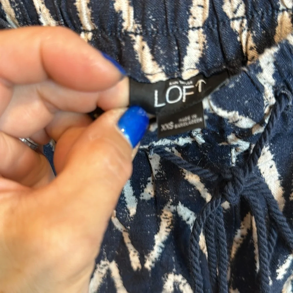 Loft XS navy and white ikat print shorts